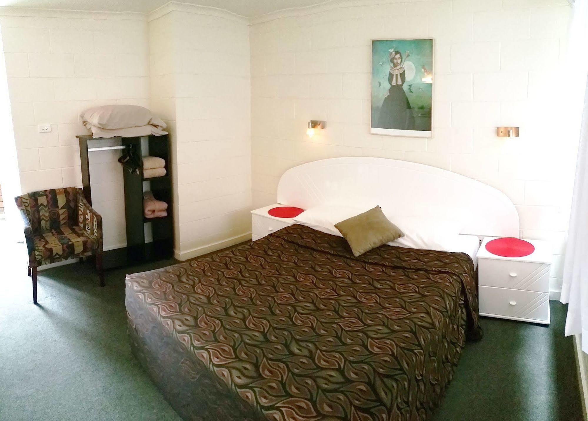 A&A Lodge Motel Emerald Ngoại thất bức ảnh
